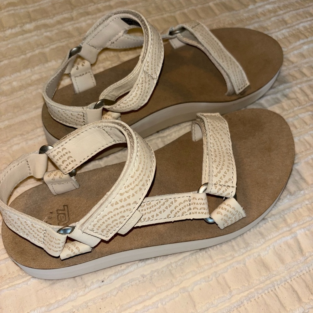 Teva Midform Universal Geometric